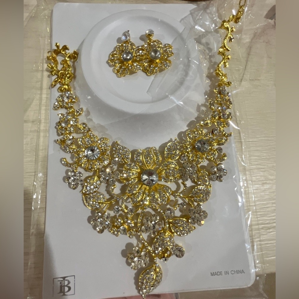 Matching Gold & Diamonds Necklace & Earrings Set